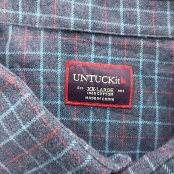 Untuckit  Men's Blue Plaid Flannel button down long-sleeved shirt.  Size 2XL - Picture 10 of 10